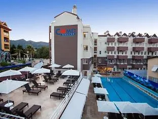 コメット デラックス スイート 4*